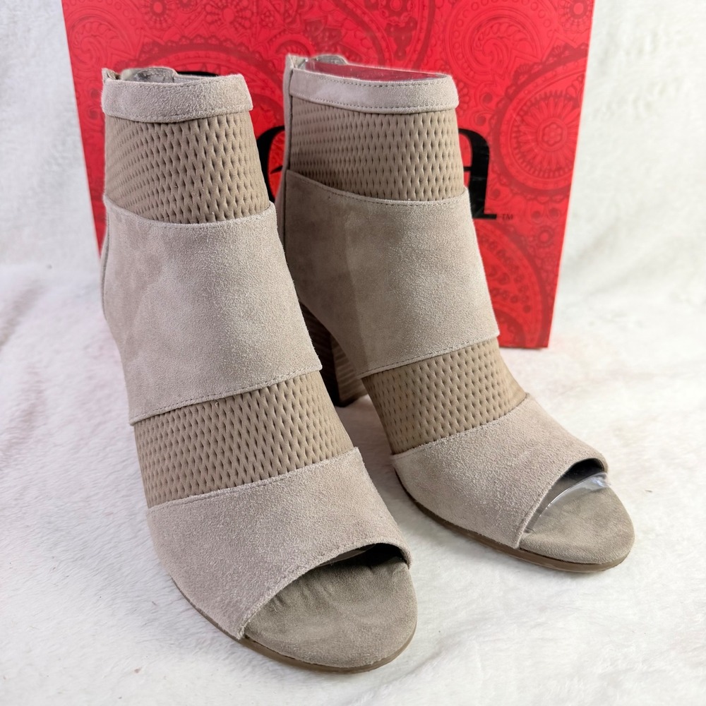 Reba Famous Booties Womens 8.5M Light Taupe Suede Mesh Open Toe Block Heel